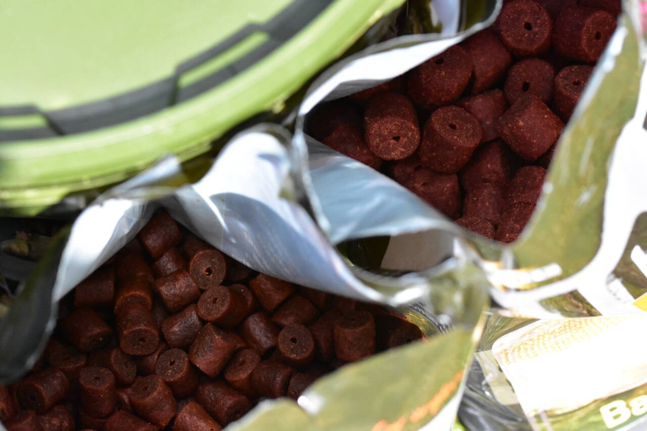 Dynamite Baits Marine Halibut Soft Carp Pellets | Esche Inneschi Fiume/lago - Foto 7